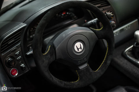 Volante originale custom in alcantara